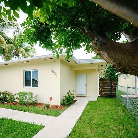 New House On The Block Near Miami Airport. Villa Exterior photo
