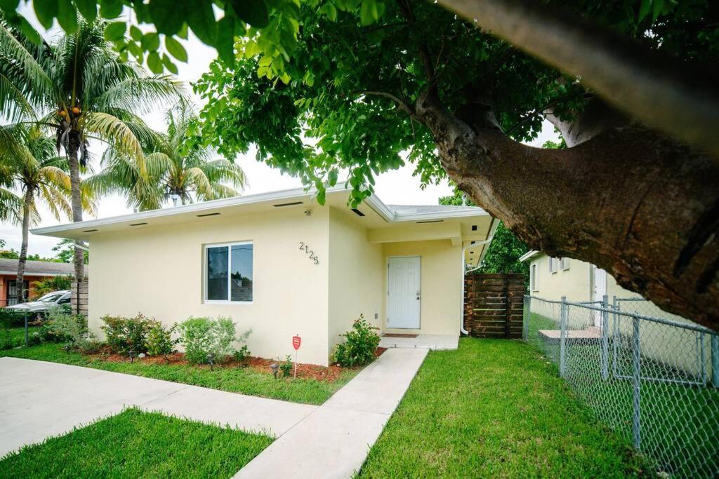 New House On The Block Near Miami Airport. Villa Exterior photo