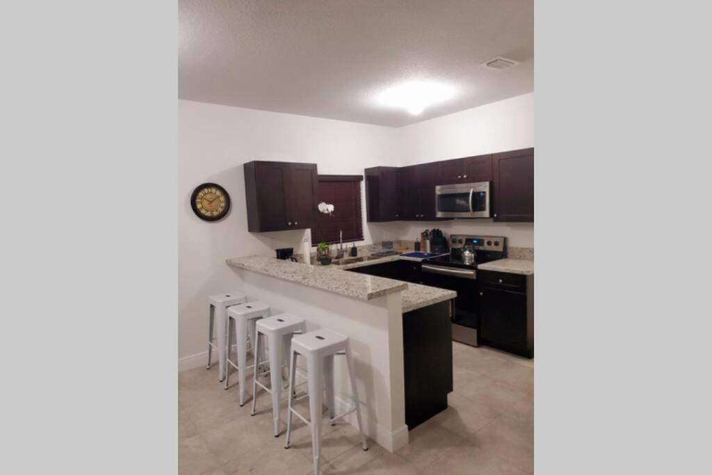 New House On The Block Near Miami Airport. Villa Exterior photo