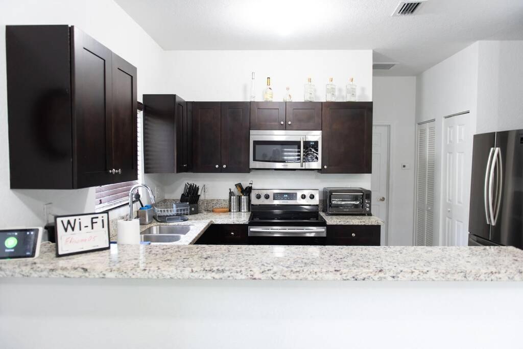 New House On The Block Near Miami Airport. Villa Exterior photo
